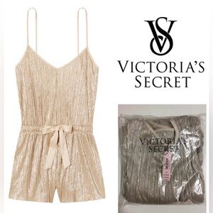 🆕VICTORIA’S SECRET - M/L - NWT - GOLD METALLIC SHINE PLEAT SLEEP ROMPER / SLIP